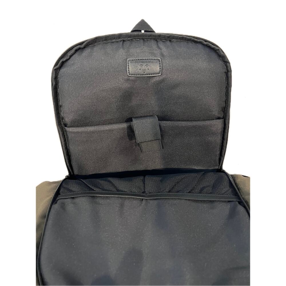 ack Abrahams The Hamilton 18-In Workbook Backpack w USB Port - Picture 7 of 8